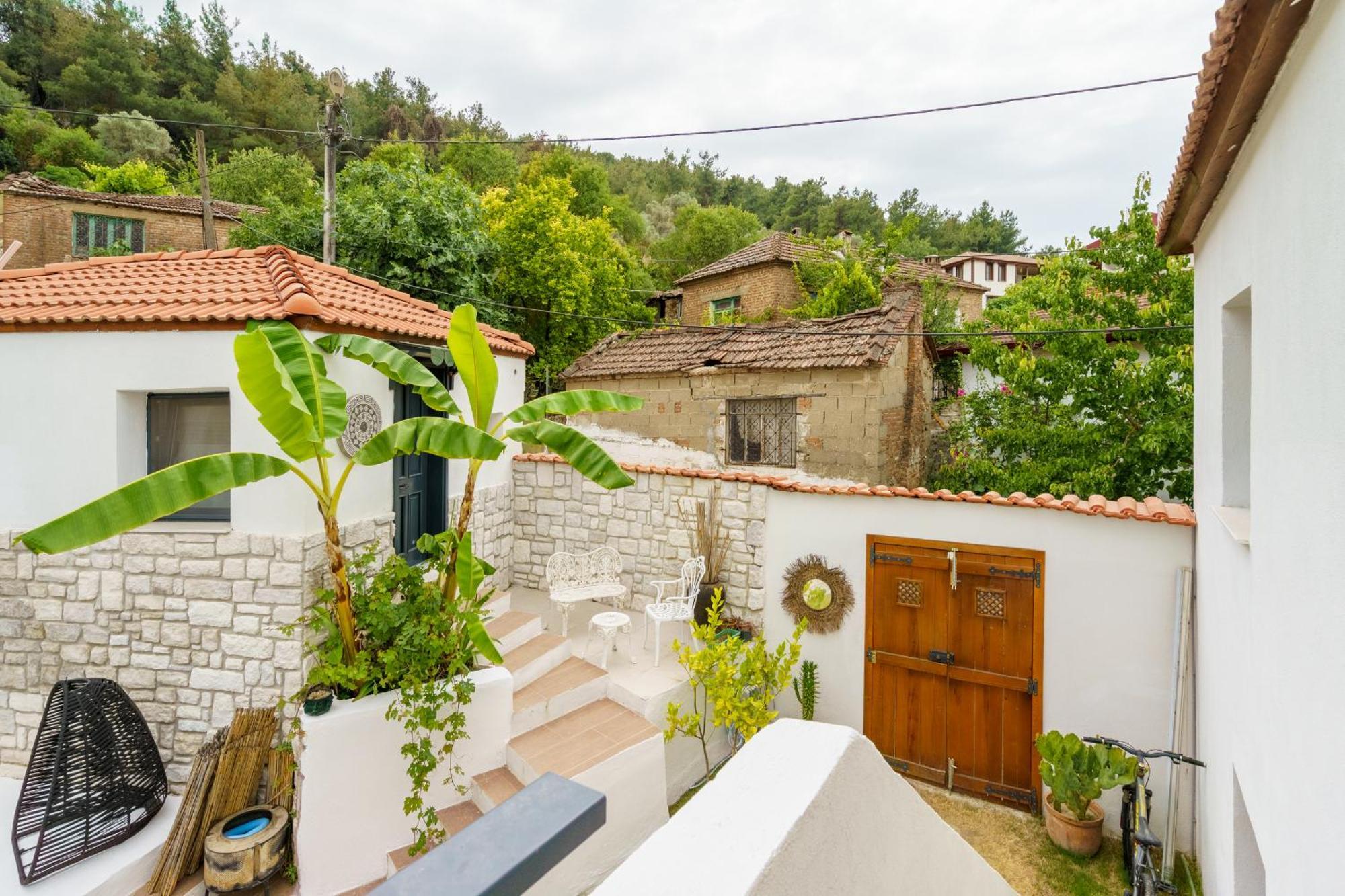 Koey Icinde Zevkle Doesenmis Oezel Havuzlu Lueks Tas Villa *