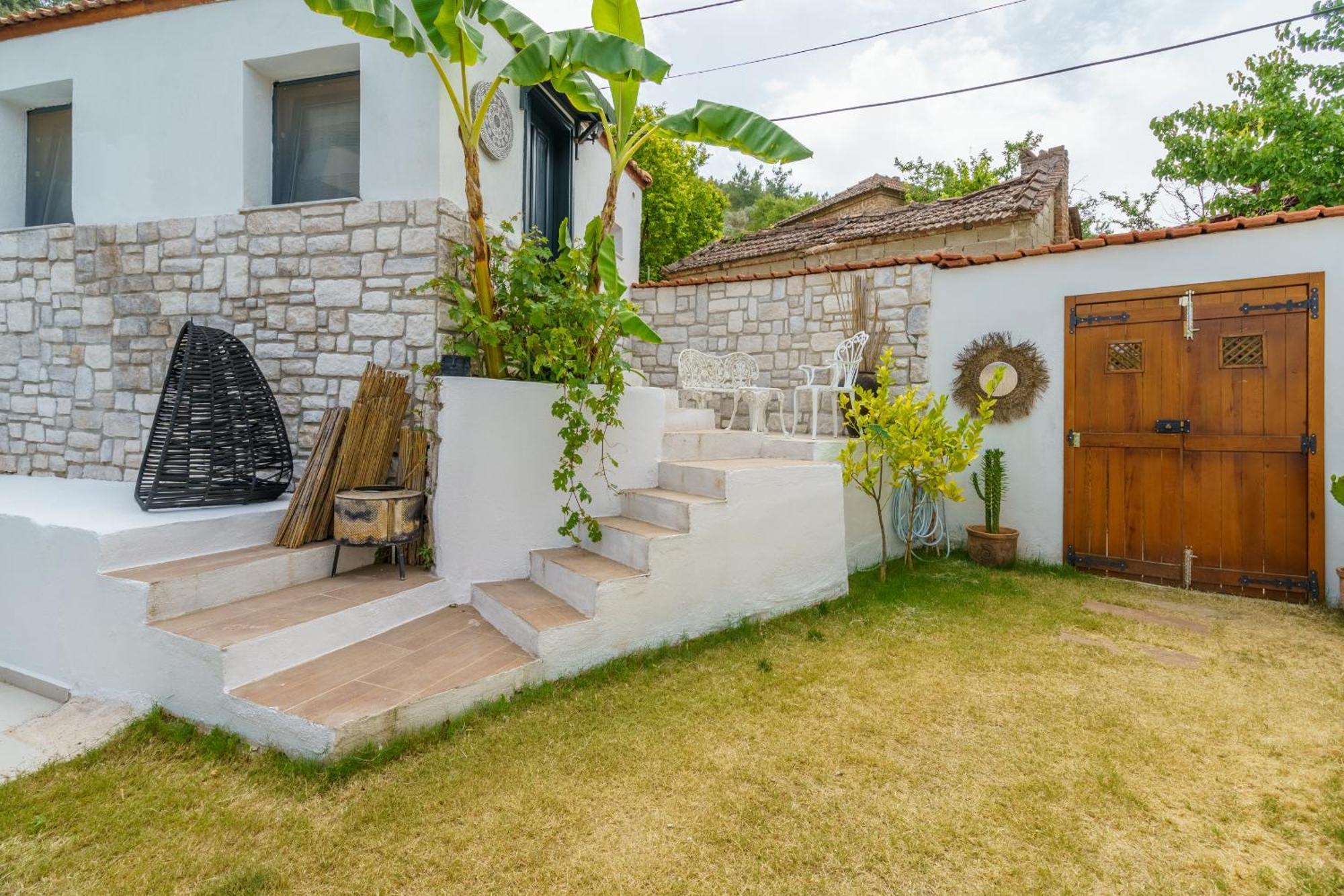 Villa Koey Icinde Zevkle Doesenmis Oezel Havuzlu Lueks Tas